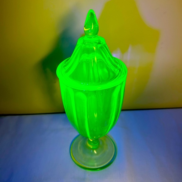 Accents Uranium Vaseline Uranium Glass Candy Dish Vessel With Finial